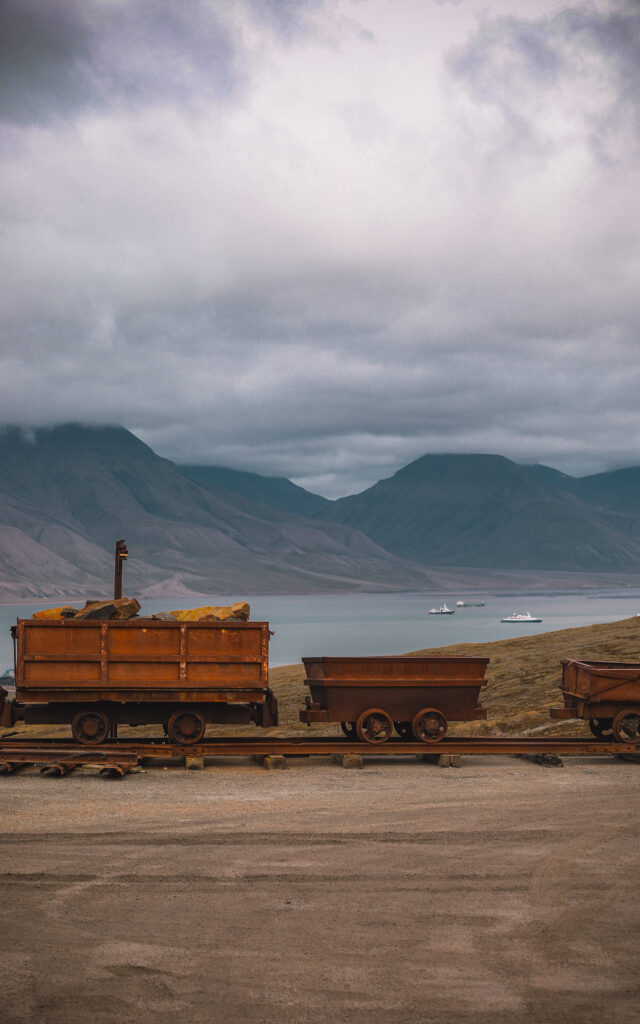 3-days-to-visit-Svalbard-Longyearbyen-coal-cart